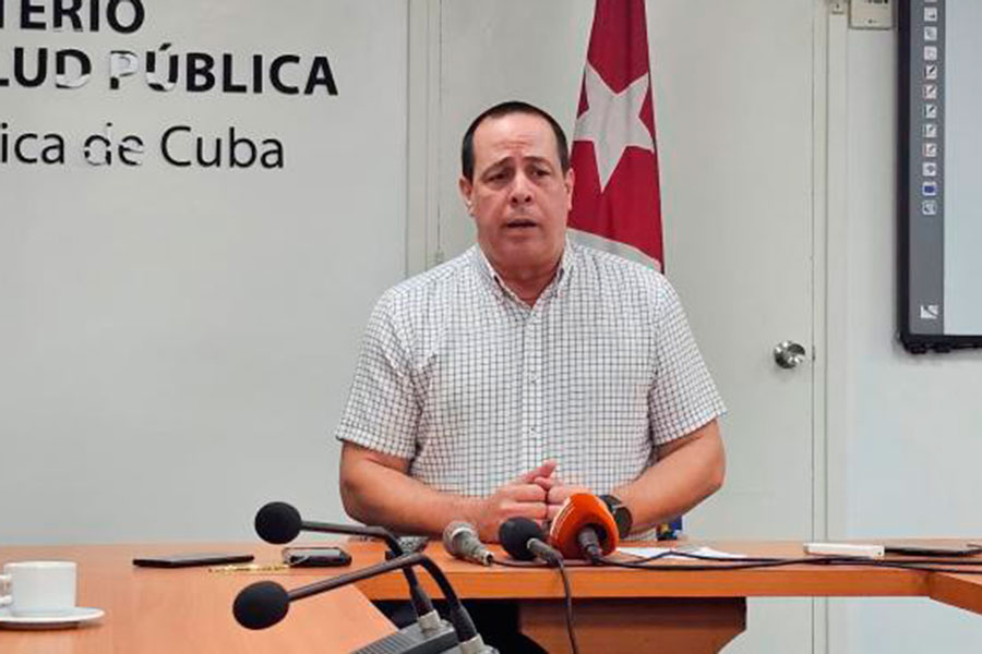 Ministro de Salud, José Ángel Portal Miranda, en conferencia de prensa.