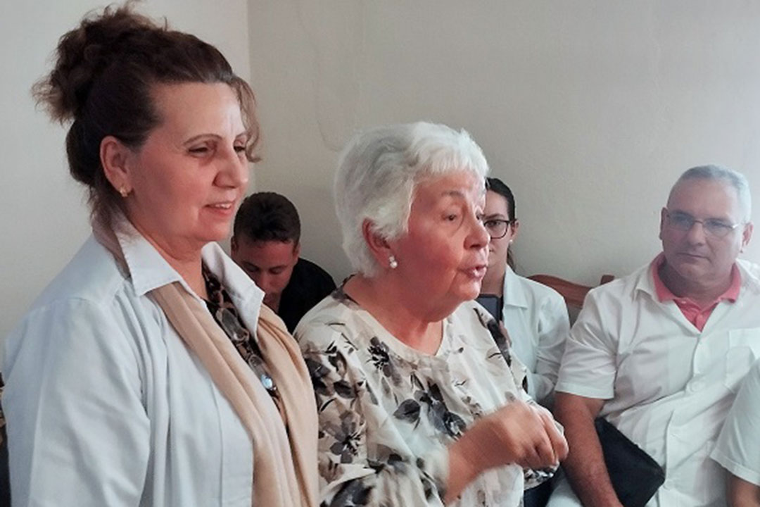 Dra. Norma Gómez García (en primer plano), al frente del Grupo Provincial de Pediatría.