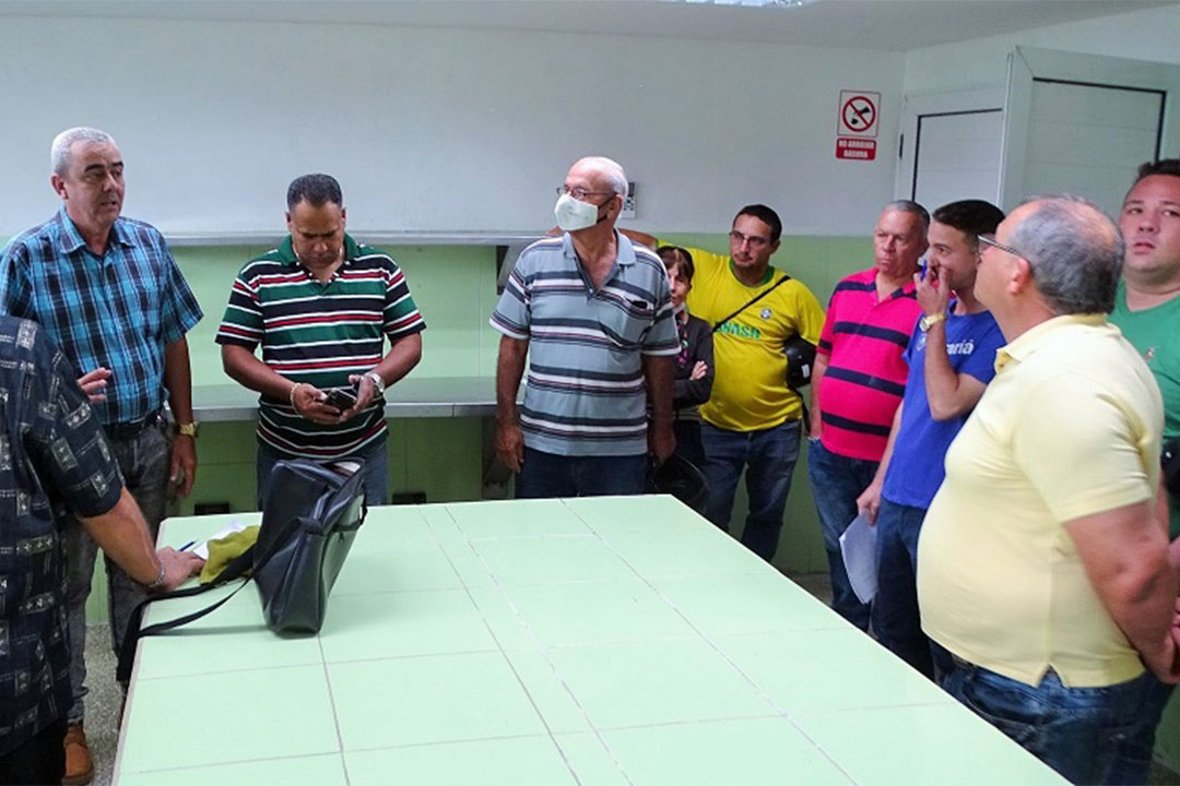 Recorrido por áreas del futuro laboratorio de lnmunohistoquímica en Villa Clara.