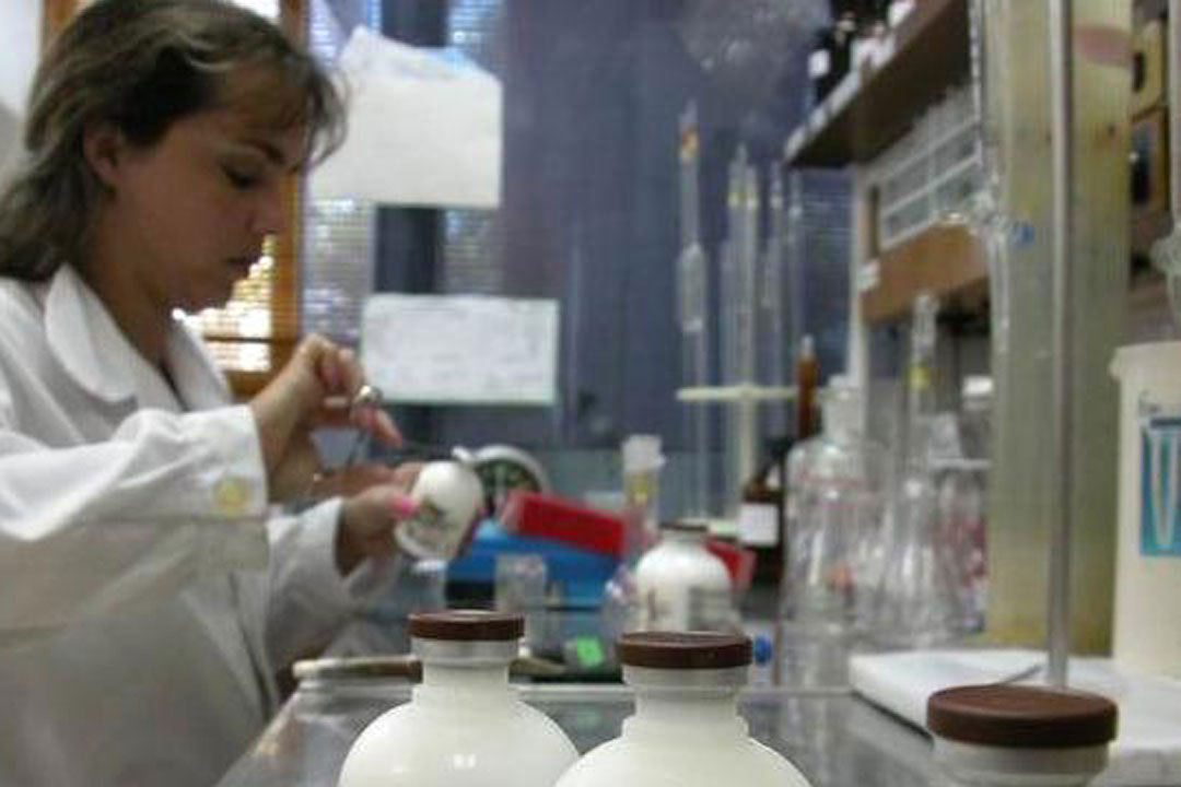 Investigadora en laboratorio
