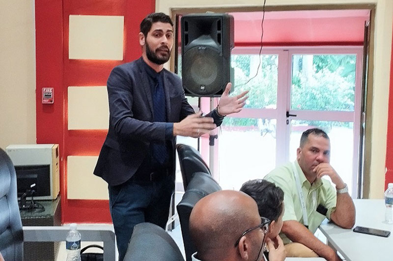 Dr. C. Abel Collazo Sosa, de la clínica central Cira García.
