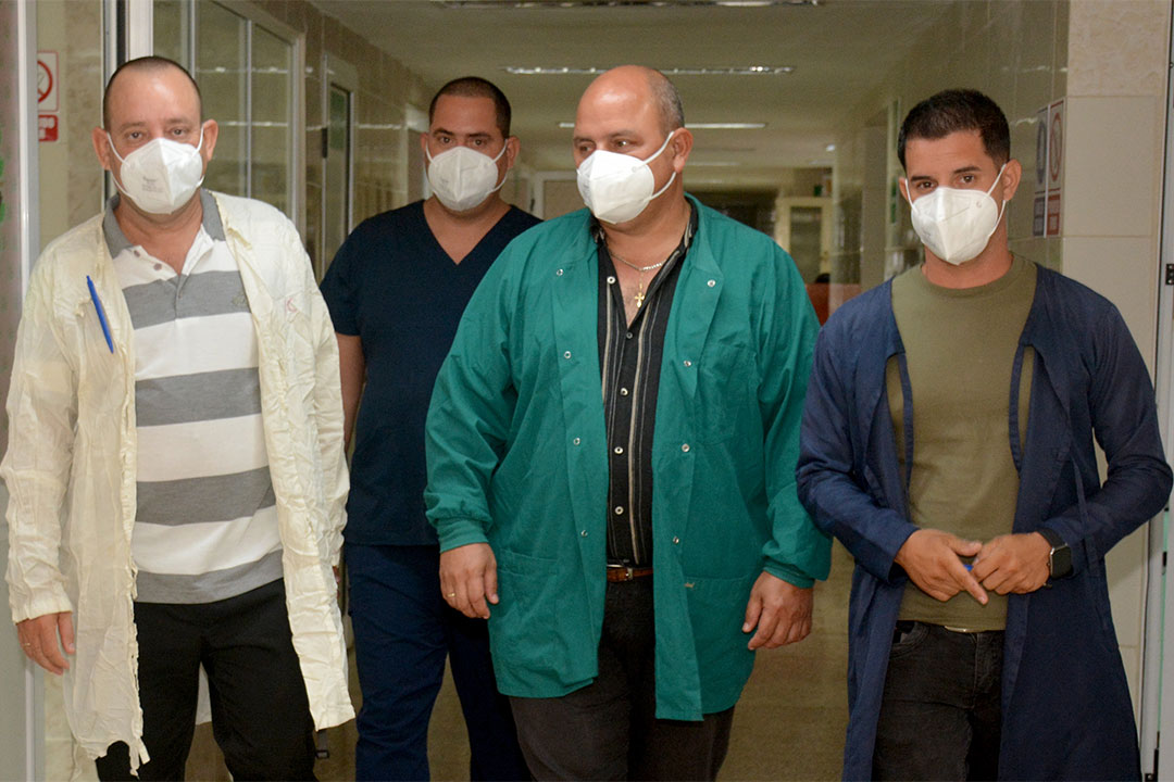 Especialistas de la unidad de Terapia Intensiva del hospital villaclareño Arnaldo Milián Castro.