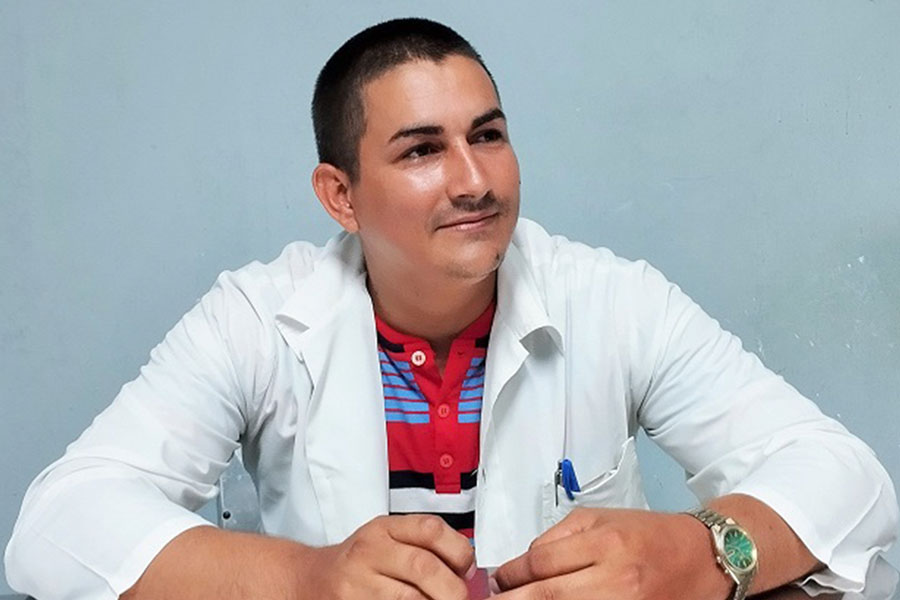 Dr. Daikel Vega Cuellar, vicedirector del hospital materno de Villa Clara.