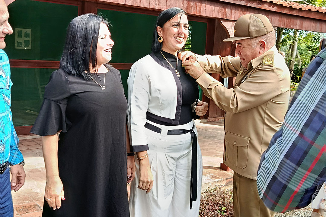 Reconocimiento a trabajadores de la Salud en Villa Clara.