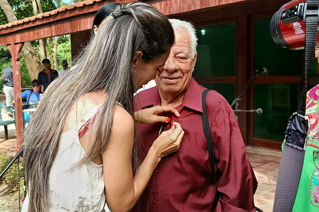 Reconocimiento a trabajadores de la Salud en Villa Clara.