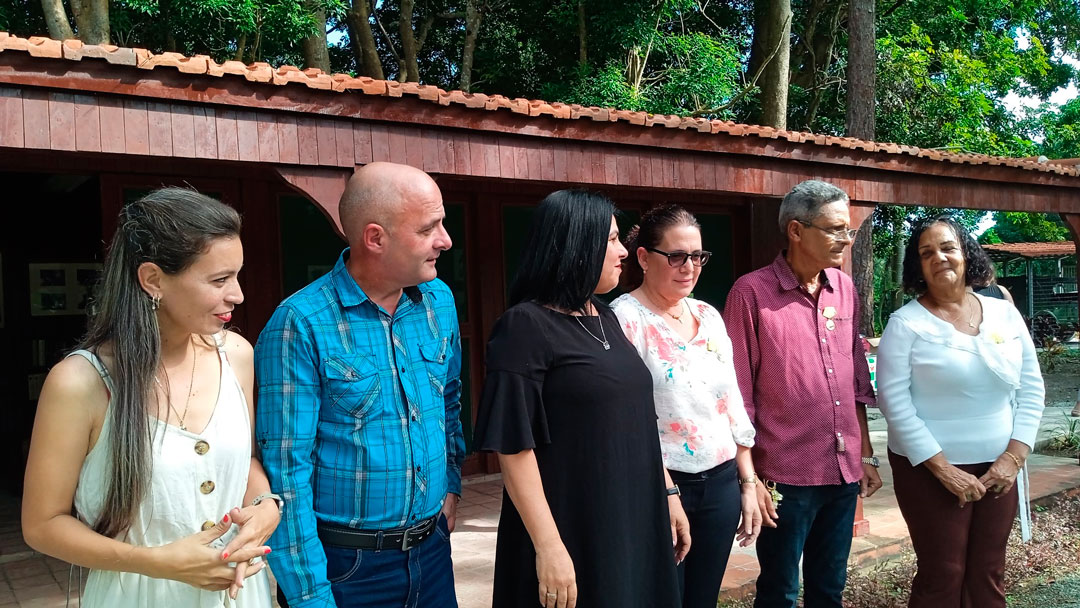 Profesionales e instituciones reciben reconocimientos en el Día de la Medicina Latinoamericana.