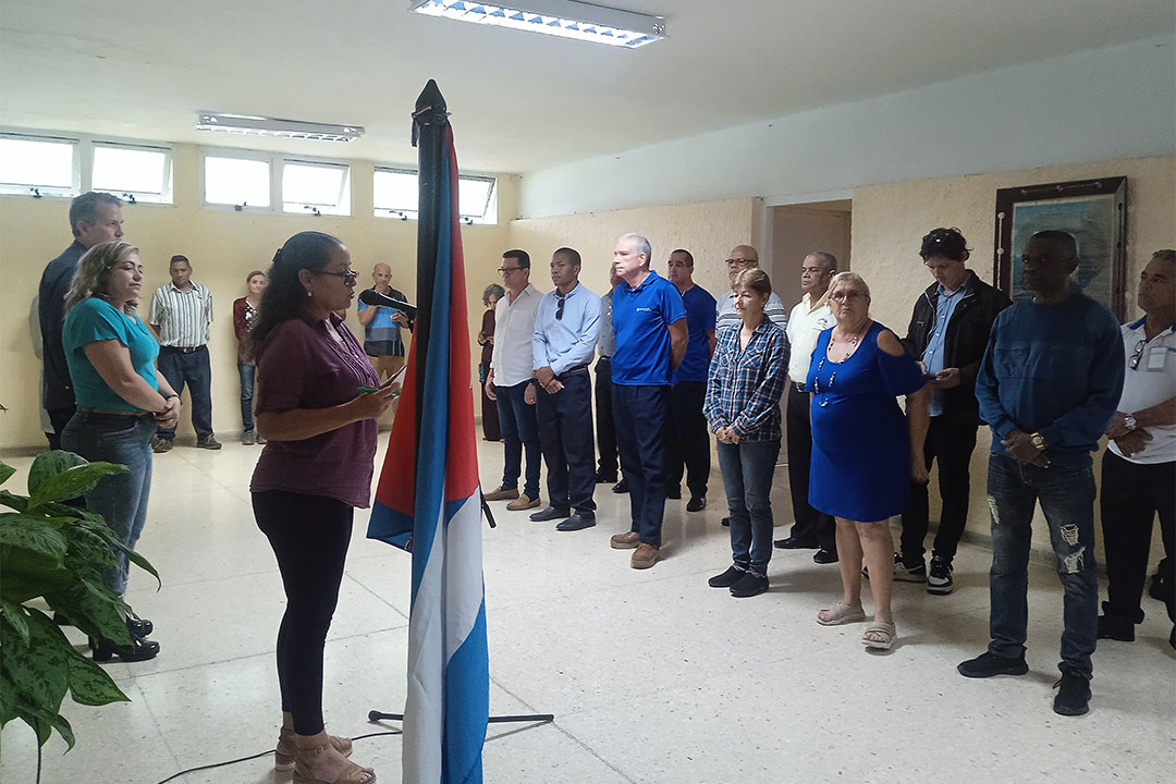 Una representación de empresas que participaron en la intervención constructiva del Hospital Psiquiátrico recibió el reconocimiento de la institución de Salud.