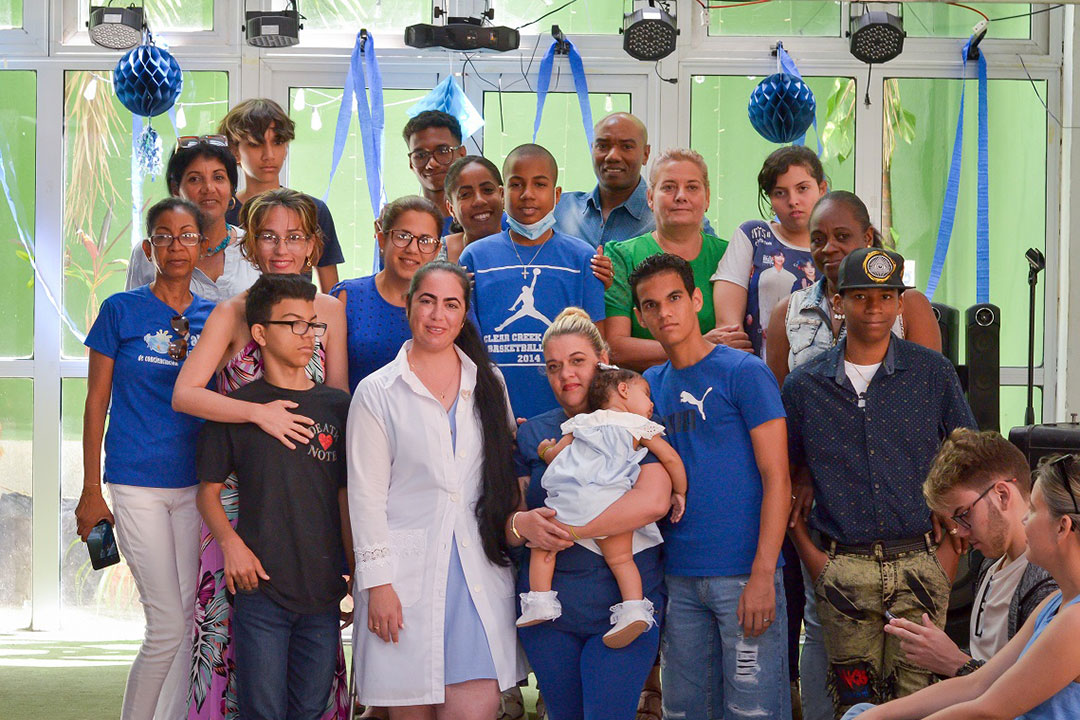 Niños y adolescentes autista en una actividad por el 2 de abril, en Santa Clara.