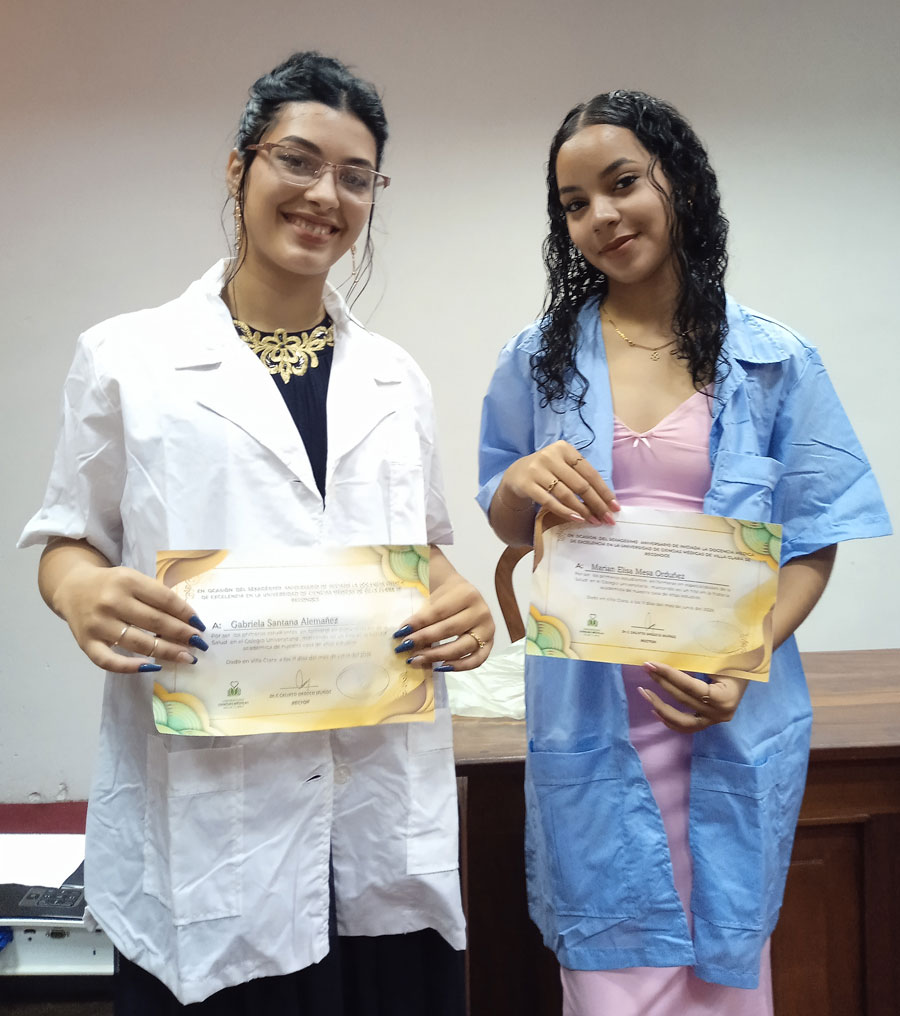 Graduadas del Colegio Universitario de Ciencias Médicas.