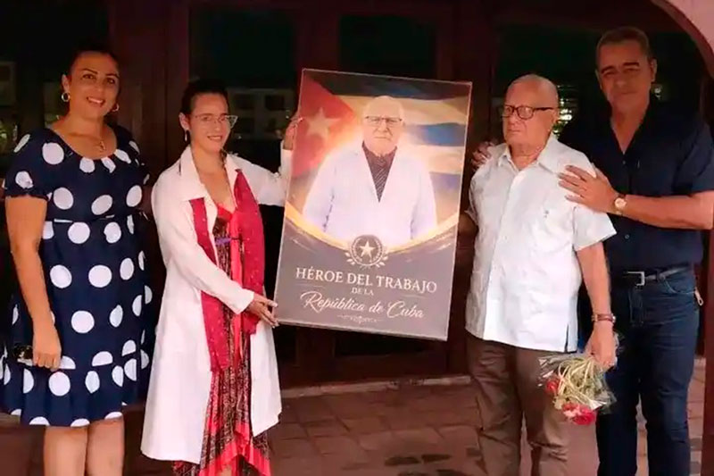 Homenaje al doctor Tomás Pérez.