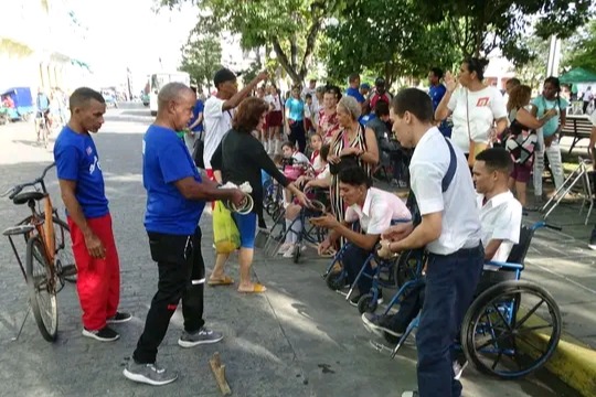 Discapacitados físicos en el Parque Vidal del Santa Clara