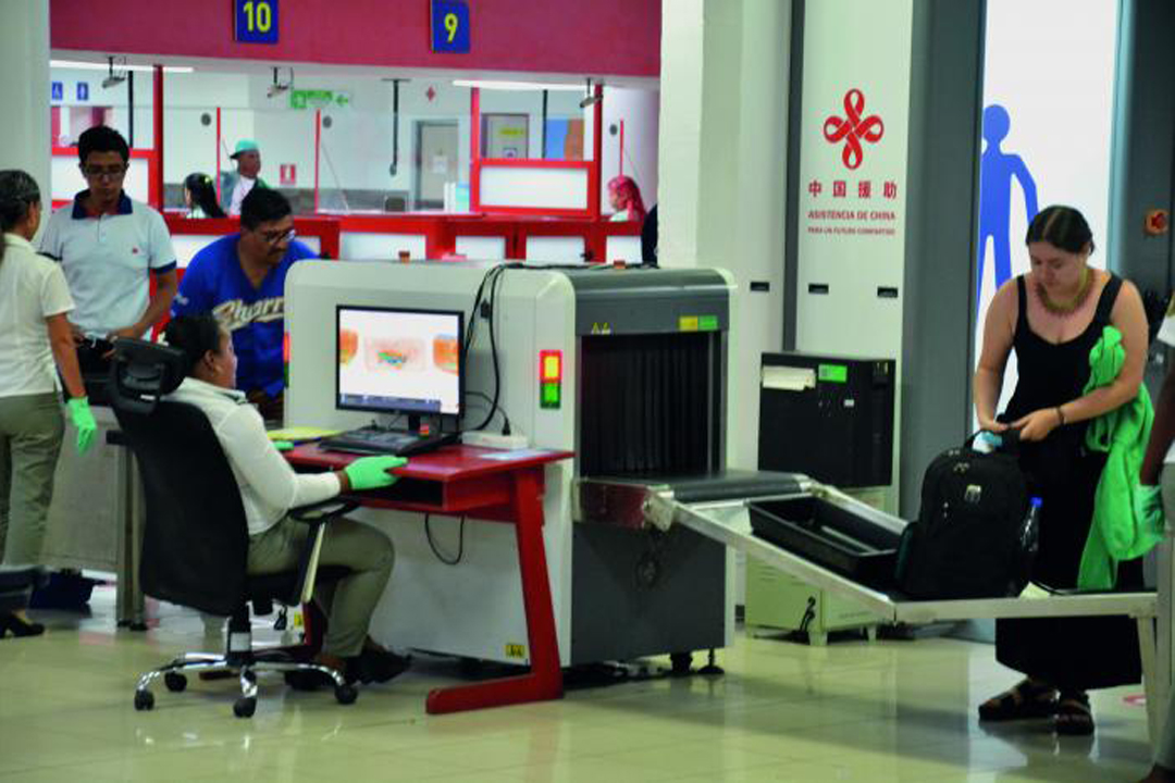 Revisión en aeropuerto cubano