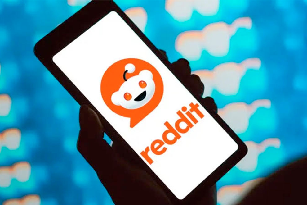 Uso de la plataforma Reddit.