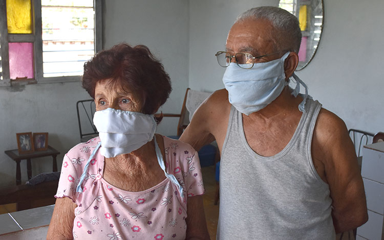 Elvira y José solo tienen que abonar cuatro pesos diarios por la alimentaciòn que se les garantiza mediante el Sistema de Atenciòn a la familia.