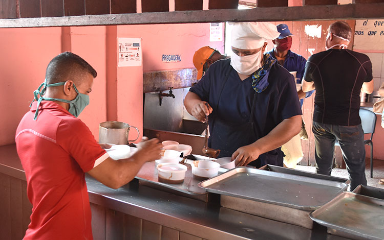 Belkis Ortega Alemañez, administradora del comedor de la calle Amparo segura que puedeen aumentar las capacidades de beneficiados hasta llegra a 475 Belkis Ortega Alemañez, administradora del comedor de la calle Amparo segura que puedeen aumentar las capacidades de beneficiados hasta llegra a 475