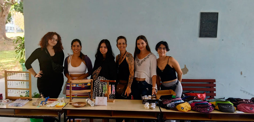 Creadoras de manualidades.