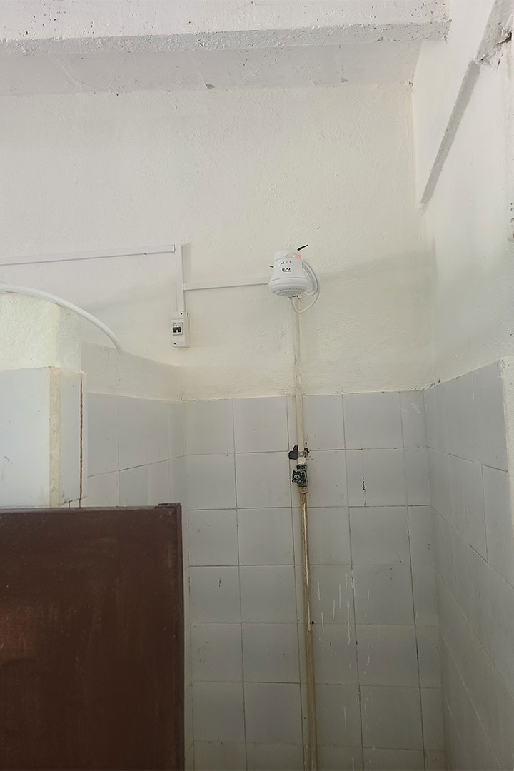 Baños del centro para personas con conducta deambulante.