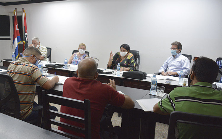Lázara Mercedes López Acea comprueba marcha del programa ferroviario en Villa Clara.