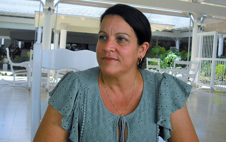 Tania Pérez Contino, jefa del departamento de Desarrollo, Calidad y Negocios del aeropuerto internacional Abel Santamaría, de Santa Clara. Tania Pérez Contino, jefa del departamento de Desarrollo, Calidad y Negocios del aeropuerto internacional Abel Santamaría, de Santa Clara.