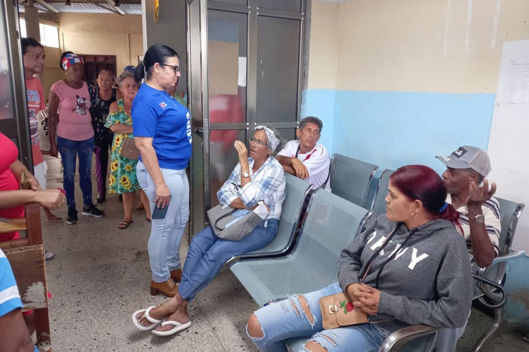 Gobernadora de Villa Clara en terminal de ómnibus