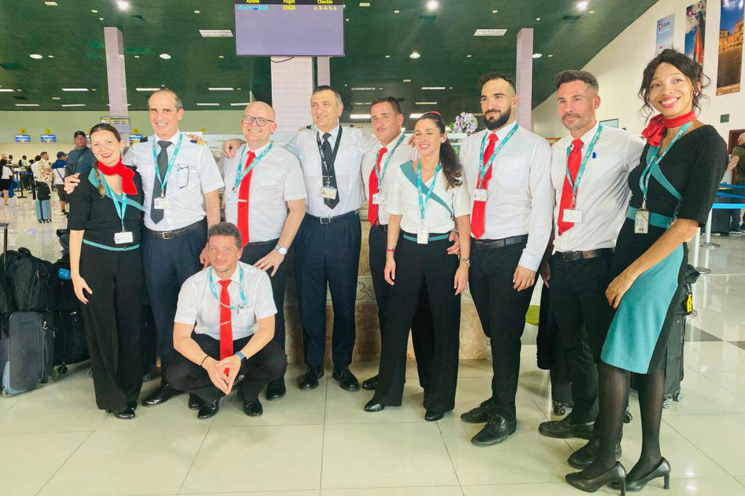 Tripulación del vuelo Madrid-Santa Clara realizado el 20 de junio de 2025.