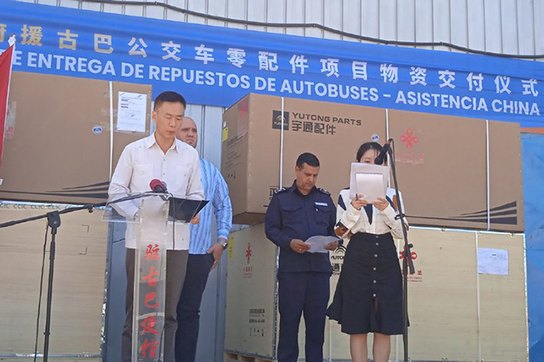 Llegada donativo chino