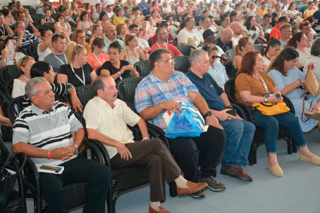 Participantes en la Macro Convención DIT Gestion, en cayo Santa María.