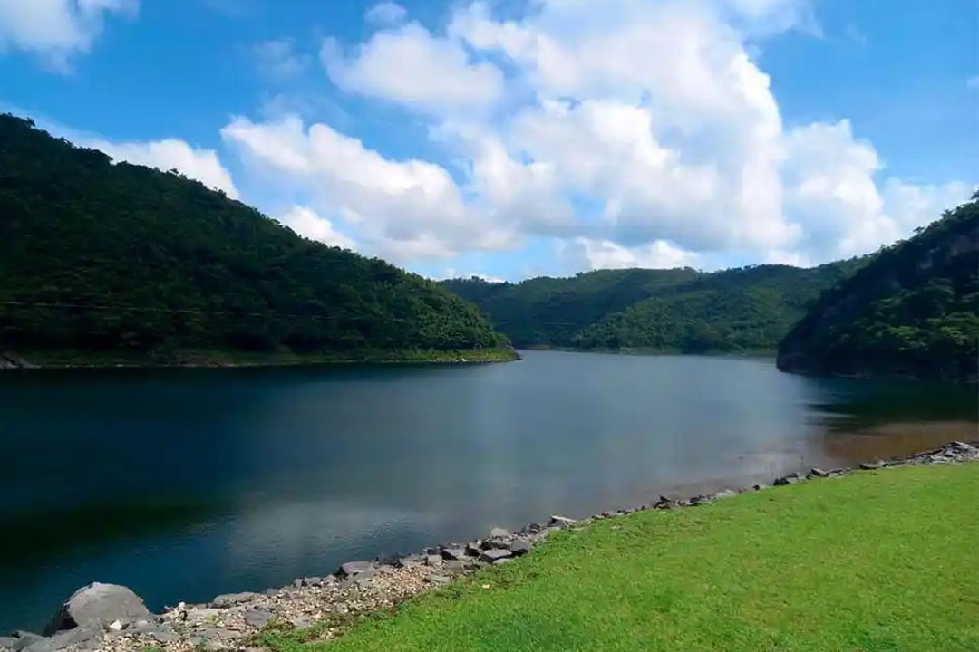 Lago Hanabanilla intramontano